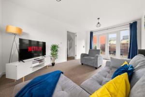 Spacious 3 Bed House in Reading by Amber Stays, Perfect for Business & Contractors, FREE Parking!