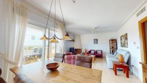 Immaculate Villa with sea views!