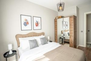 Stylish Retreat Cozy 2BR Apt