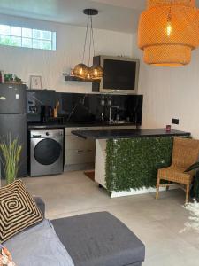 2 Bed House, Parking and Courtyard, Villemomble, Paris