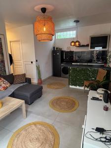 Appartements 2 Bed House, Parking and Courtyard, Villemomble, Paris : photos des chambres