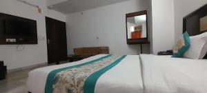 Hotel Mandakini -Near Karol Bagh Metro Station
