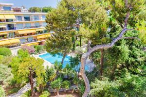 LE BOIS JOLI AP4477 By Riviera Holiday Homes