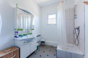 Maisons de vacances Maison De Vacances Pres Du Centre : photos des chambres