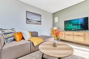 Sunny Rosebank Apartment - Leisure or Business