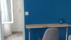 T2, proche Metro 7, direct Louvre, Parking , Wifi