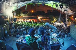 T2, proche Metro 7, direct Louvre, Parking , Wifi