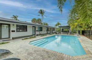 Pool Access Free Parking Smart TV Wifi