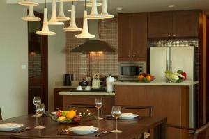 Shasa Vela Condominium D, Maret