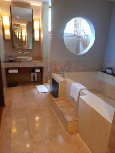 Shasa Vela Condominium D, Maret