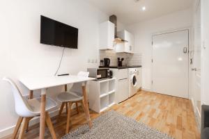 Spacious Studio Apartment in Shoreditch