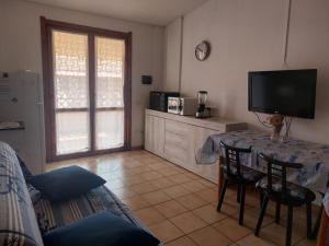 Two-room apartment with a private terrace img11