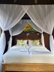 Aura Cendana Hill Sidemen