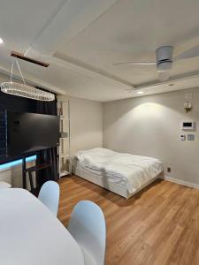 BOBO HOUSE in Hongdae # just 2min # Panorama City View