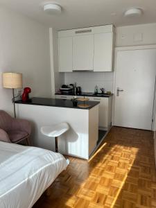 Charming Courtyard Flat - Scandinavian & Central