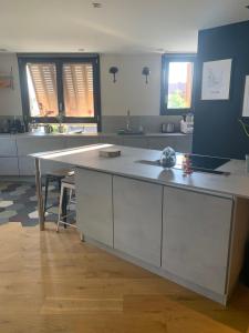 Appartements L-ECRIN TRIANGLE D-OR - 2 Chambres - Balcon - Parking Prive : photos des chambres