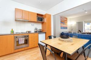 404 Big Beautiful One Bed & Balcony