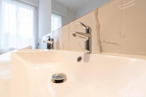 Art Home x4 in centre with private parking