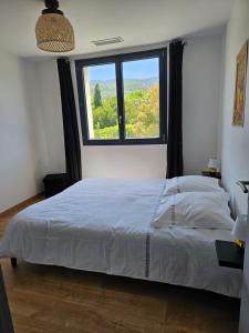 Maisons de vacances Maison individuelle plein centre avec jardin ,au pied du Mont Ventoux : photos des chambres