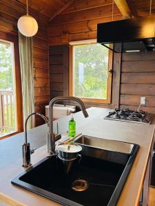 海を眺めるログハウス カマカーマAwaji