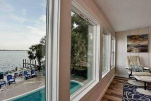 Stunning Bay Waterfront! Jaw dropping Views!