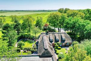 Sky & Sand Homes Storchennest I Cozy Wohnung fuer 4 Gäste mit Terrasse und Parkgarten im Reetdachanwesen in SPO
