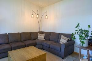 Stylish, Gourmet Kitchen, Minutes to Moran Park