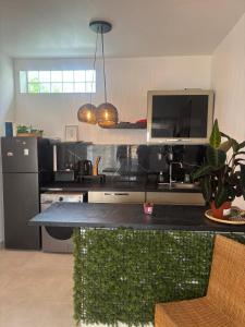 2 Bed House, Parking and Courtyard, Villemomble, Paris