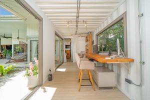 Contemporary Eden - Villa Jeladore, 5BR, Garden & Pool, near Laguna