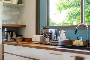 Contemporary Eden - Villa Jeladore, 5BR, Garden & Pool, near Laguna