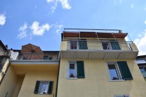 Two-Bedroom Apartment with Lake View