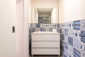 Central Porto Hideaway with Sunny Terrace by Lisbeyond