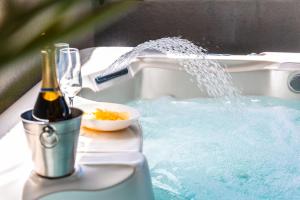 Beautiful 3BR w Private Jacuzzi by Arco Collection
