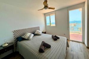 Casa Playa de la Concha by Rental Hero