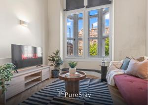 Stylish Flat in Central Leeds with Mezzanine Room Sleeps 4 by PureStay