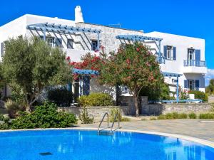 Sanders Paros Gardens