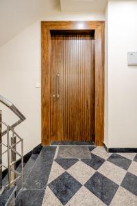 Lime Tree 1BHK Service Apartment Near Artemis Hospital Sector 52 Gurgaon