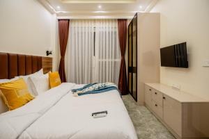 Lime Tree 1BHK Service Apartment Near Artemis Hospital Sector 52 Gurgaon