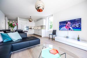 Modern Montreux 2 Bedroom Apartment - Lake View