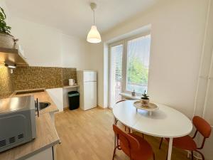 Simcity I City square w balcony 24 7 self check-in 1 min walk to Europa shopping mall