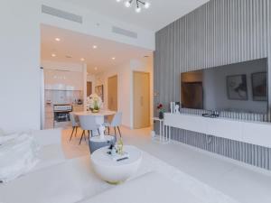 TRPS - Burj Royale, Downtown Dubai - 2BR - Burj Khalifa View - Furnished & Ready