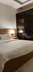 شقة أنيقة بصالة وغرفة نوم