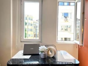 Stylish Cihangir Apartment 2BR, 3AC, Lift, Building Terrace