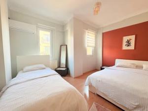 Stylish Cihangir Apartment 2BR, 3AC, Lift, Building Terrace