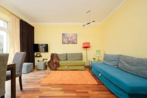 Cozy Family Apartment Belwederska Near Łazienki by Noclegi Renters