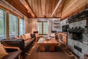 Villa Pirkkalinna by Aavalevi