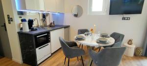 Appartements Romantique chic 150m plage patio : photos des chambres