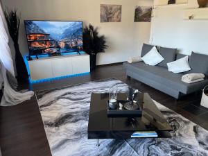 Casa Ucliva - Charming Alpine Apartment Getaway in the Heart of the Swiss Alps