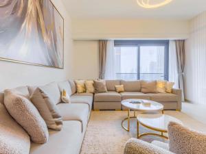 TRPS - Act One Act Two Towers, Downtown Dubai, Iconic 3BR plus Maids - with Burj Khalifa Views - Near Dubai Mall