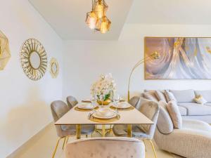 TRPS - Act One Act Two Towers, Downtown Dubai, Iconic 3BR plus Maids - with Burj Khalifa Views - Near Dubai Mall